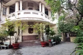 Biệt thự sân vườn mặt tiền quận 5